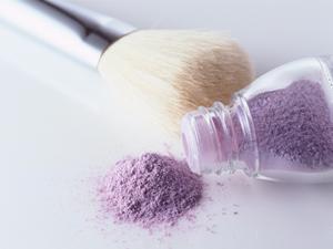 金箔メーカーが手がけるリップバーム